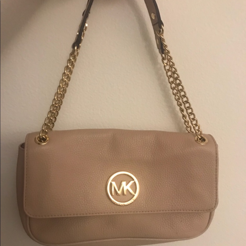 Elegant and beautiful Michael Kors handbag!!!